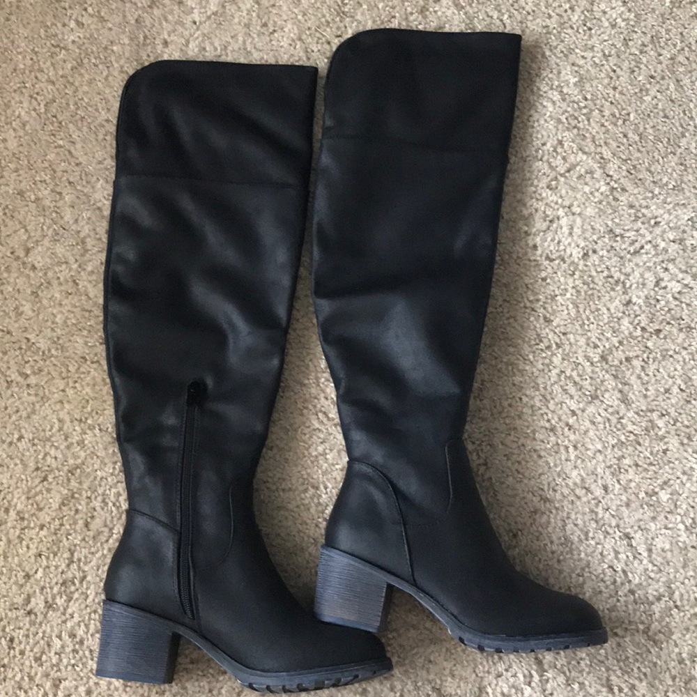 Right below the knee stylish boots